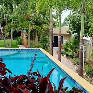 Hibiscus House Pensión
